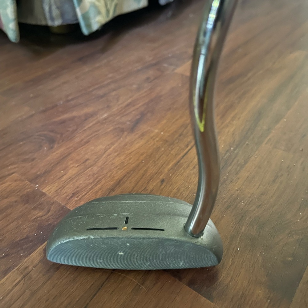 Dunlop Silver and Black Golf Putter 35 inches